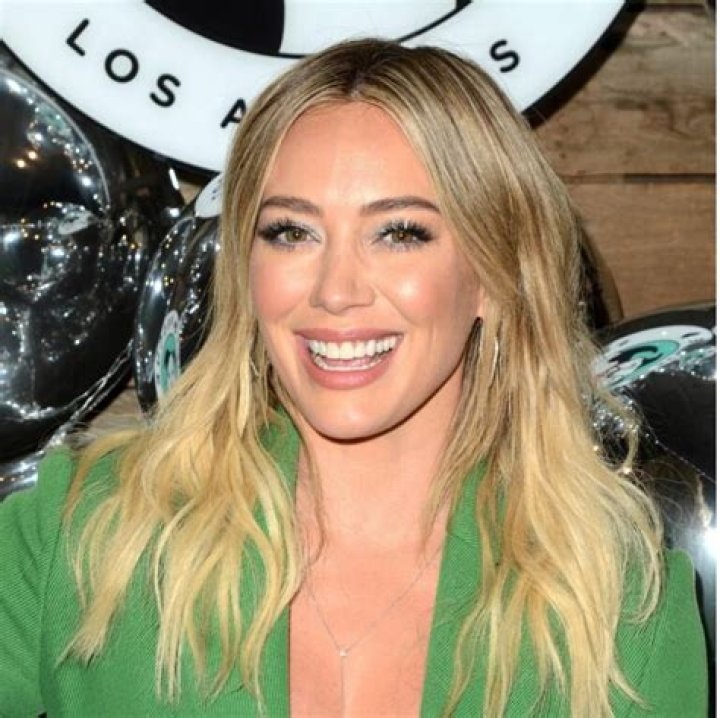 
Hilary Duff Height, Weight, Net Worth, Age, Birthday, Wikipedia, Who, Nationality, Biography 